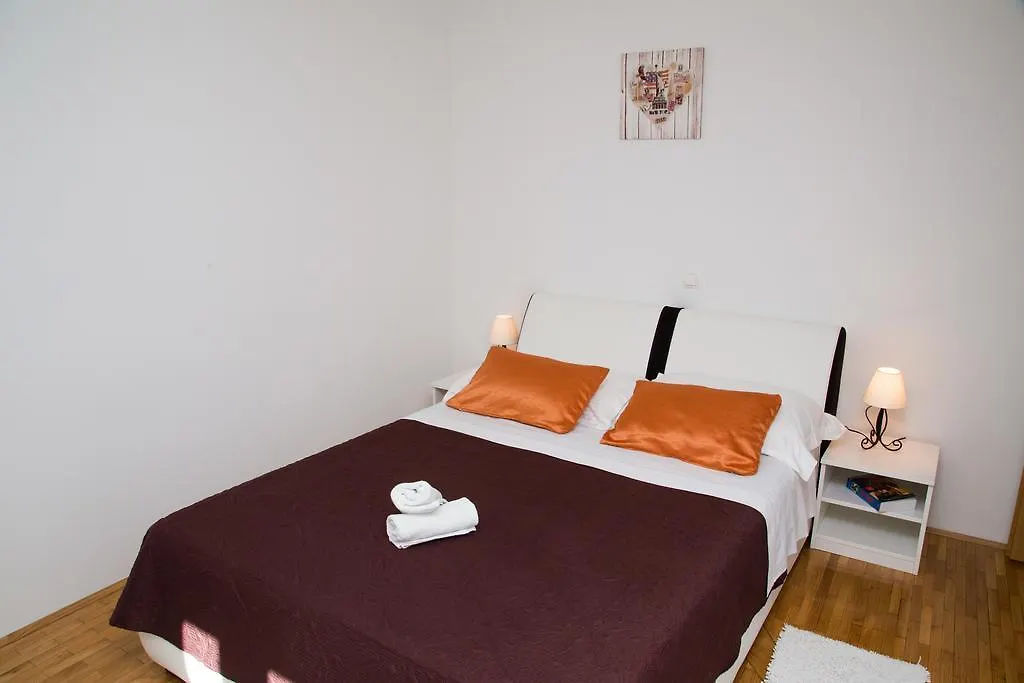 Apartment Lord Kastela 0*,